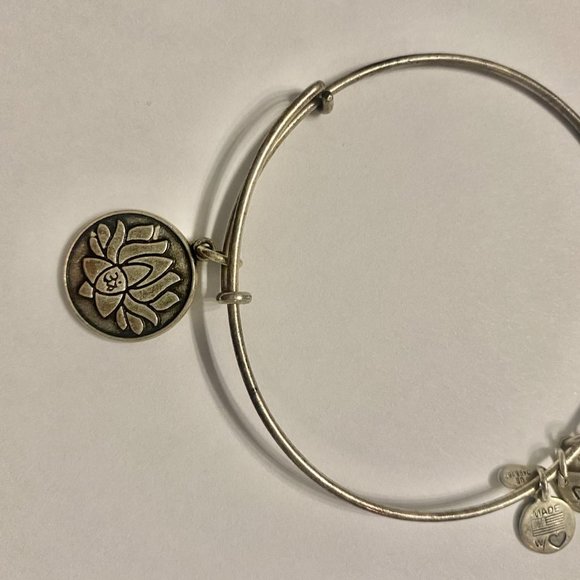 Alex and Ani Bracelet lotus flour - Picture 1 of 4